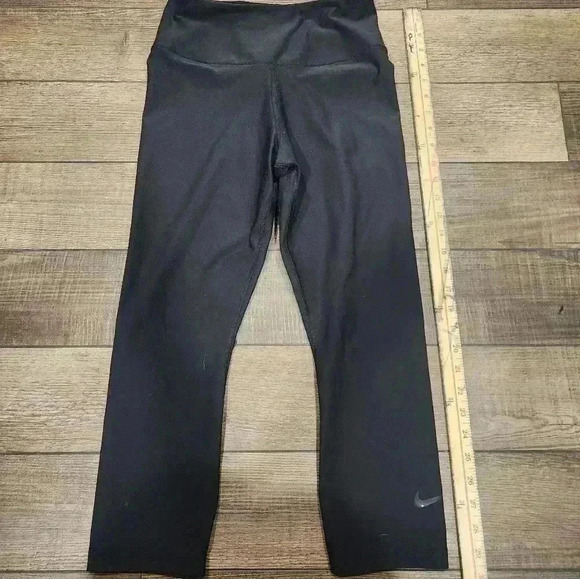 Nike Tights Leggings Capri Cropped Dri Fit Pant Women Medium Black Out - Picture 1 of 5